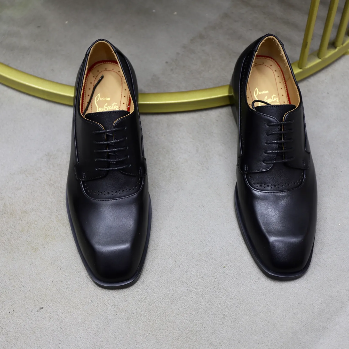 Ex-factory price: 680💰Christia*.Loubouti*🆑High-end men’s business formal leather shoes｜Classic red sole shoes｜Original imported first-layer cowhide｜Water-dyed cowhide lining｜Italian imported red rubber outsole｜High-end luxury｜Perfect interpretation of fashion, sunshine, style, suitable for various occasions Size: 38-44 (customized for 45, 46, 47)